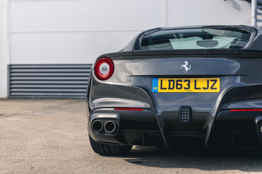 Детали экстерьера Ferrari F12berlinetta 2014 года  (UK) (фото 203 из 276)